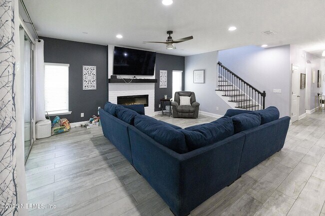 Building Photo - 35 Mercutio Ln