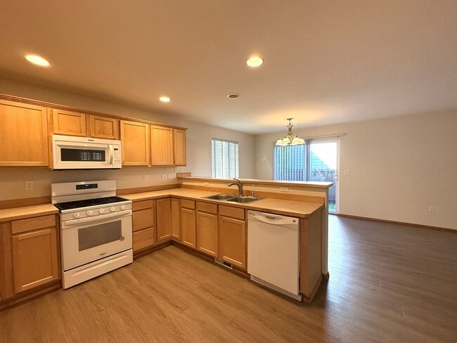 Building Photo - Newly Updated and Pet Friendly!