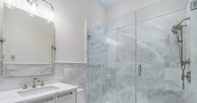 Building Photo - 1 School St