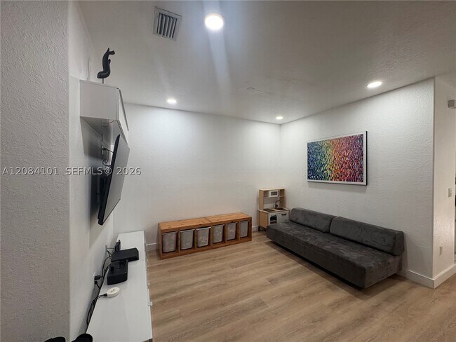 Building Photo - 8108 NW 108th Ct