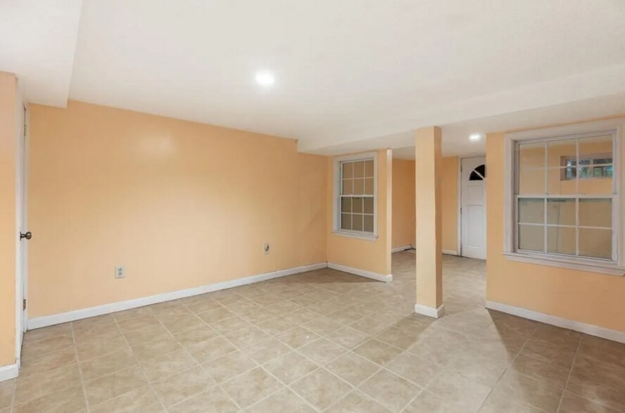 Building Photo - 56 Pilgrim Rd