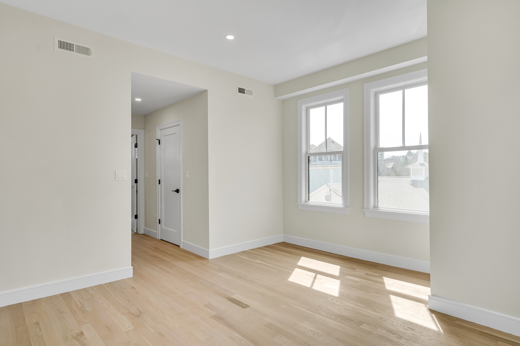 Building Photo - 77 Thorndike St