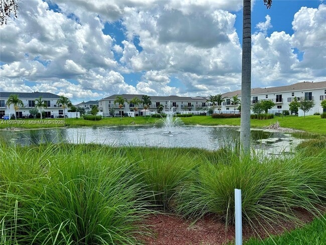 Building Photo - 1672 SE 8th Ave