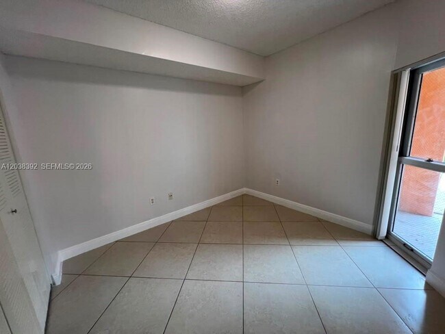 Building Photo - 6992 SW 39th St