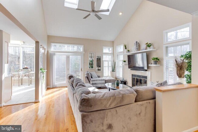 Building Photo - 100 Spring Pl Way