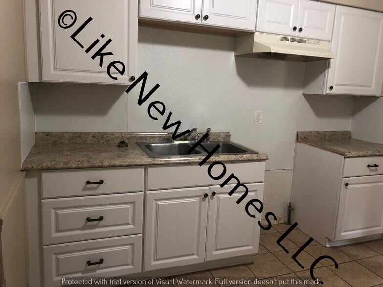 Building Photo - 3702 Ivanhoe Ave