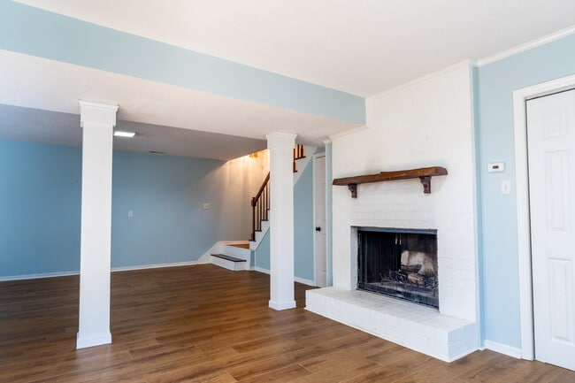 Building Photo - 5603 Ventura Dr