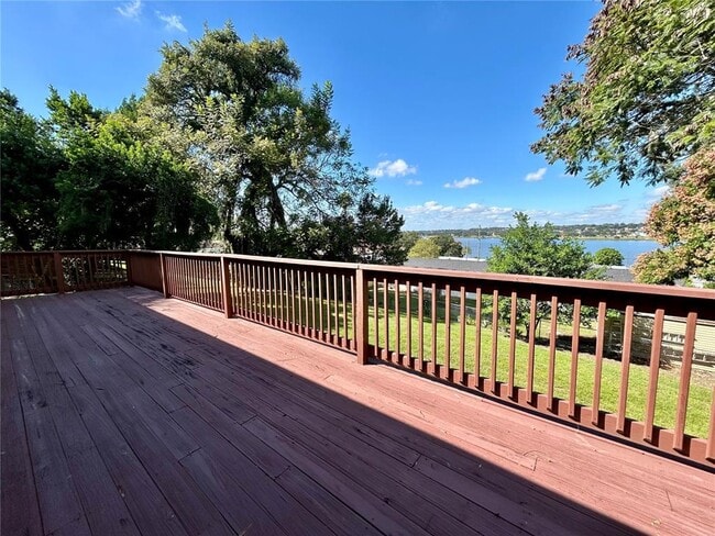 Building Photo - 1027 Campbell Ave