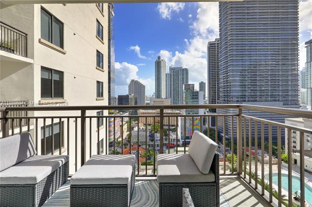 Building Photo - 999 SW 1st Ave