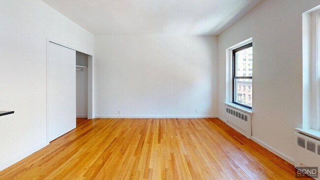 Building Photo - 947 First Avenue