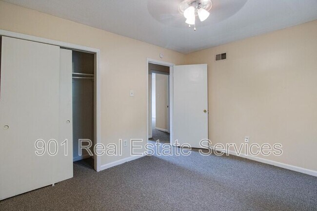 Building Photo - 2996 Stage Park Pl