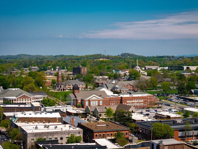 Building Photo - 631 NE Bellingham Dr