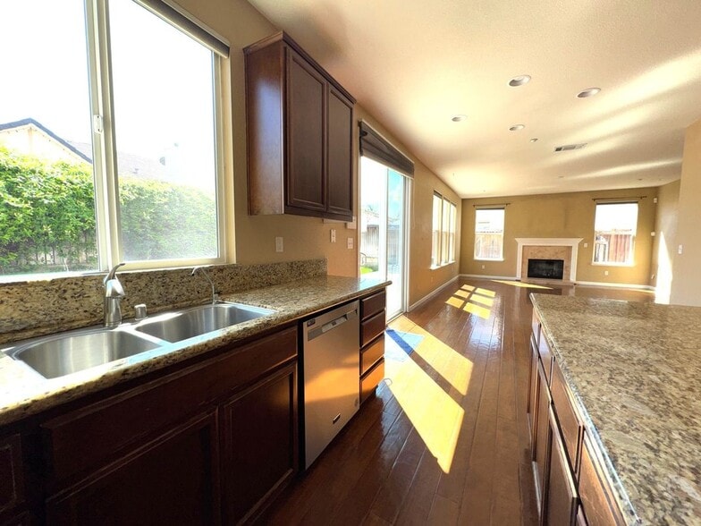 Building Photo - 1669 Marina Way