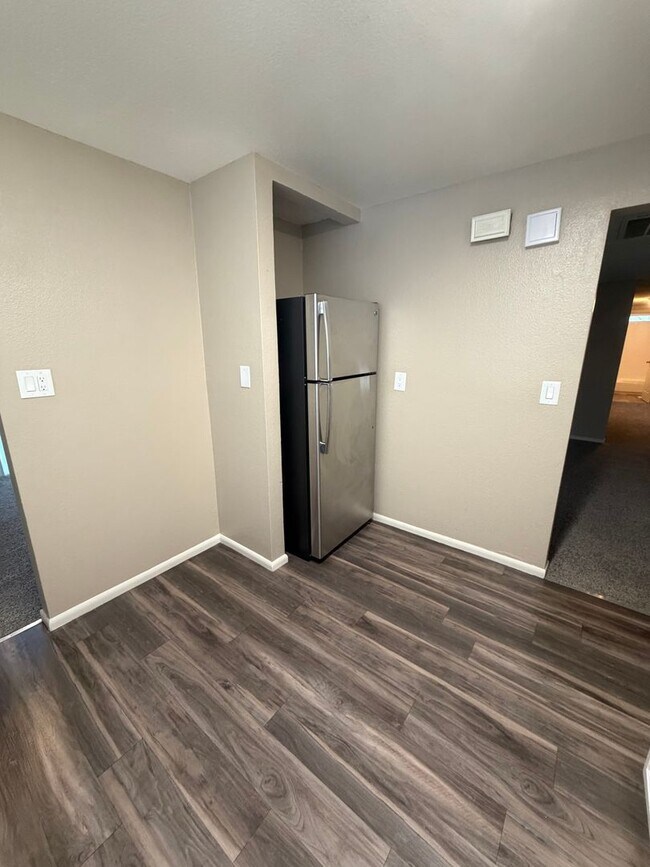 Building Photo - Upgrade Your Living: Spacious 4-Bedroom Ho...