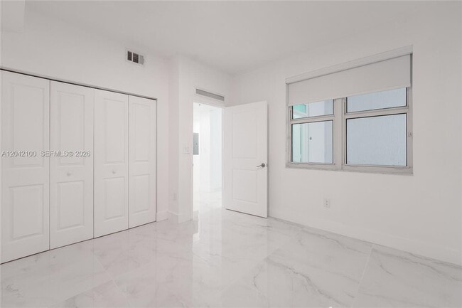 Building Photo - 7914 Harbor Island Dr
