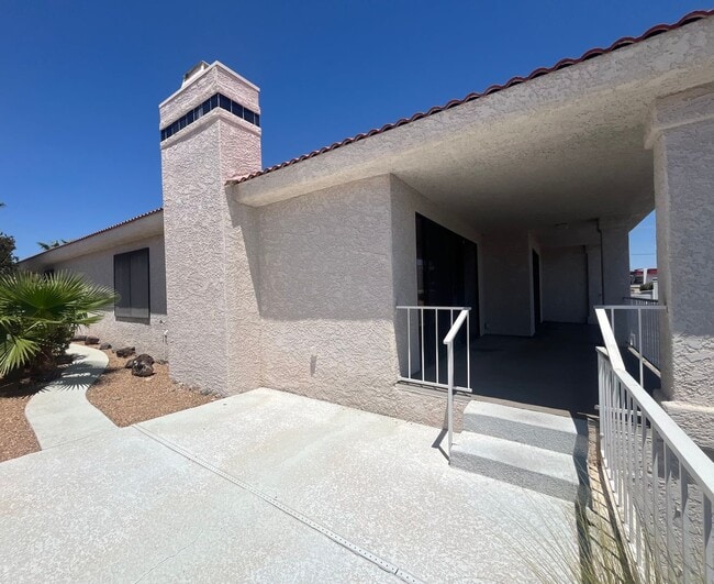 Building Photo - 3 Bed, 2 Bath in Gated Community with Lake Views