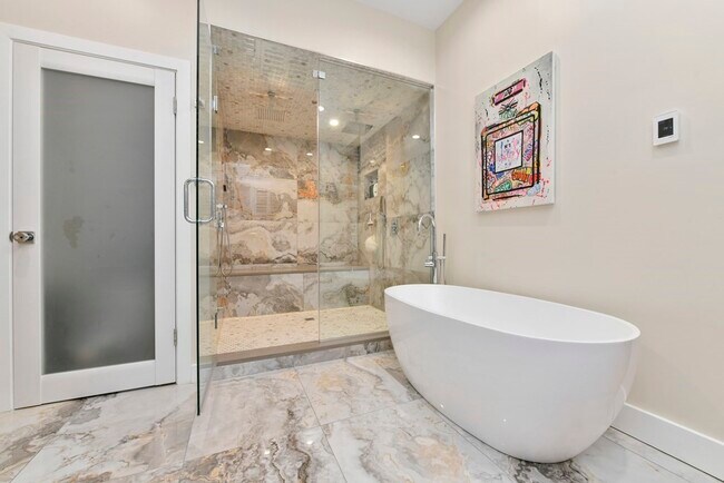 Building Photo - 112 Beach St