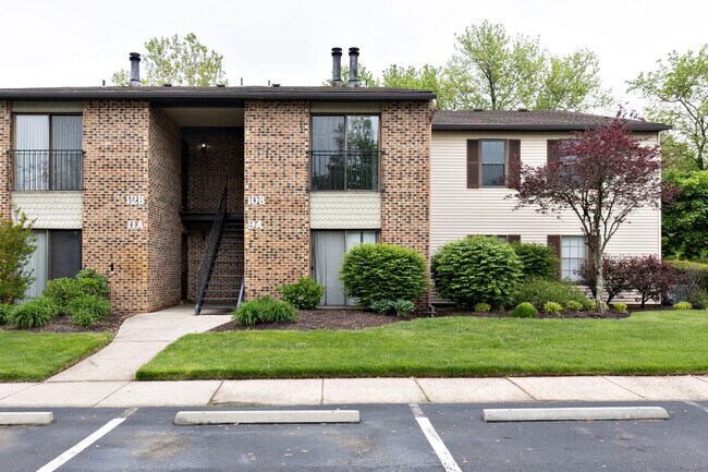 Building Photo - 10-B SUMAC CT