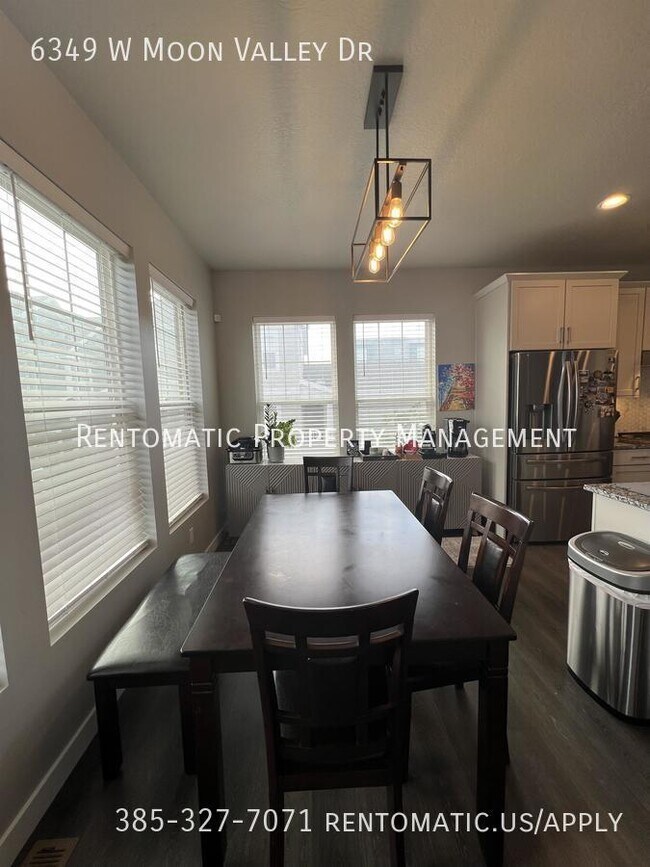 Building Photo - 6349 W Moon Vly Dr