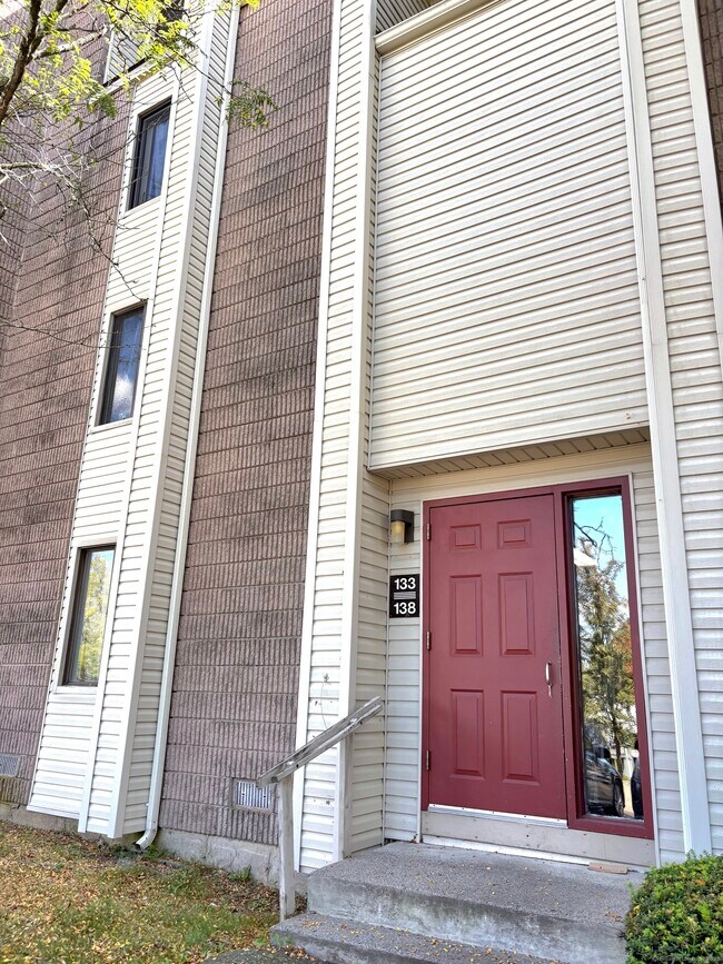 Primary Photo - 137 Burgundy Hill Ln