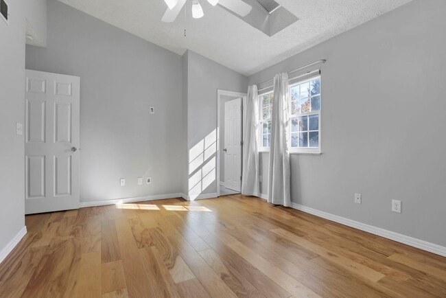 Building Photo - 5399 Thornburg Ct