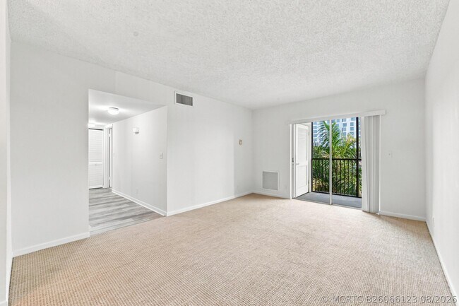 Building Photo - 1601 S Flagler Dr