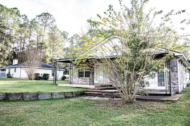 Building Photo - 112 Golf Course Dr