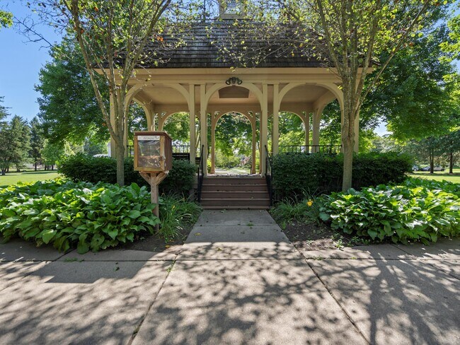 Building Photo - 5841 Lafayette Ln