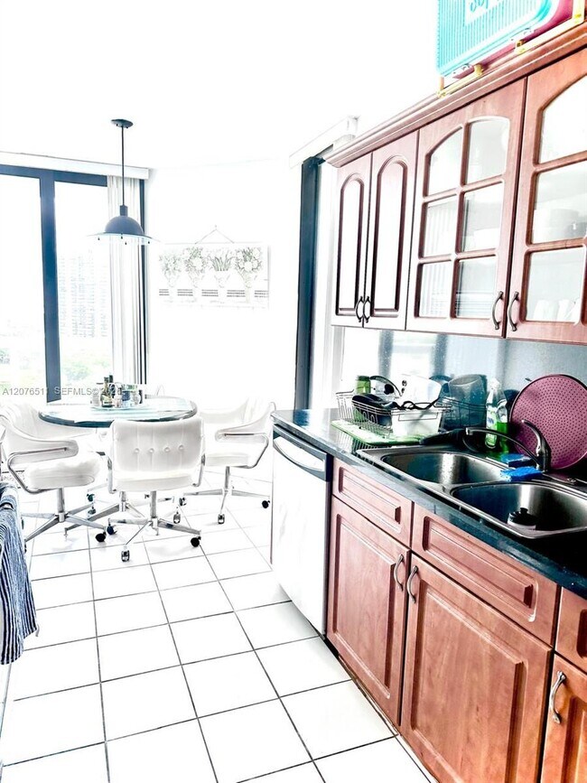 Building Photo - 20185 E Country Club Dr