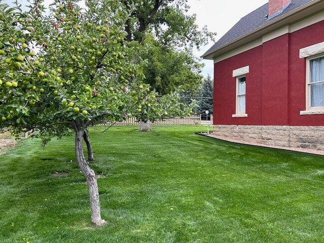 Building Photo - 90 S Main St