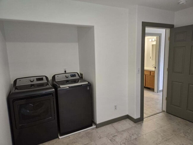 Building Photo - 3302 Laredo Dr
