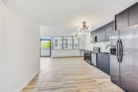 Building Photo - 930 North