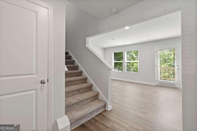 Building Photo - 1139 Lookout Ave NW