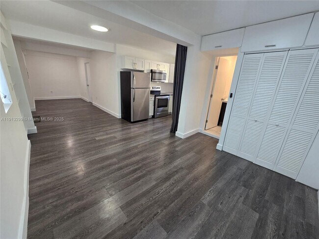 Building Photo - 1629 SW 6th St