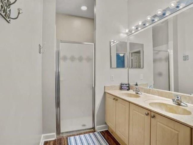 Building Photo - Three Bedroom Townhome in Southwood