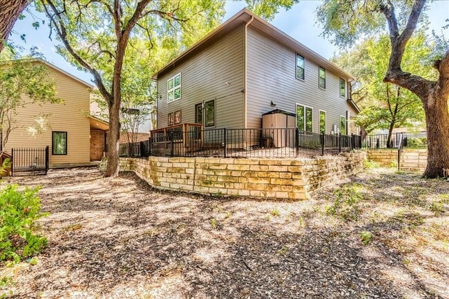 Building Photo - 2807 Del Curto Rd