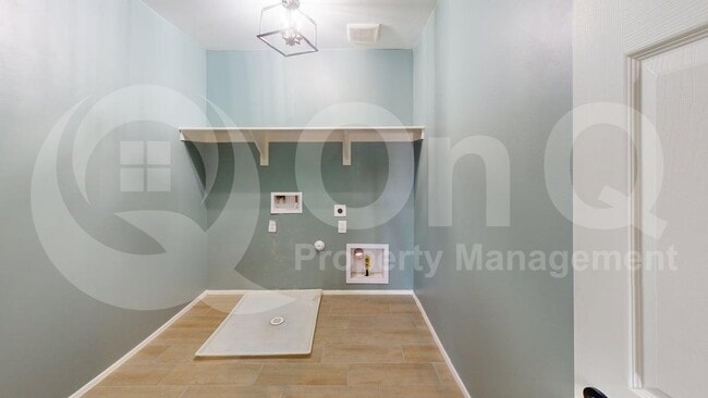 Building Photo - 10587 W Chadwick Dr
