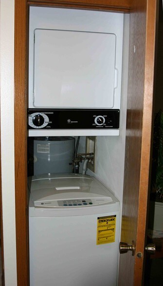 Building Photo - 608 N 4th St