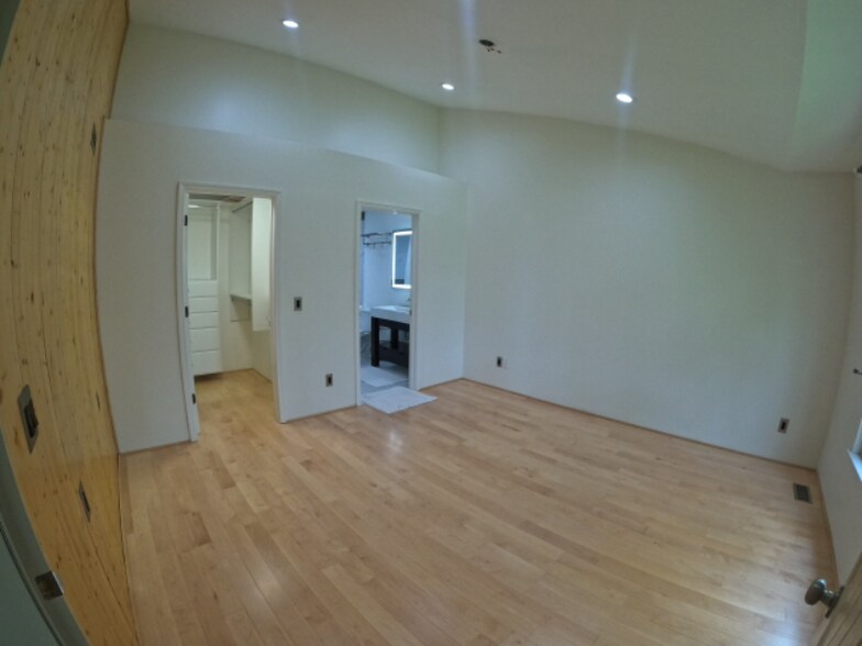 Building Photo - 45903 Dutton Ave