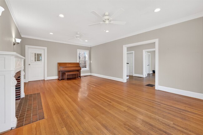 Building Photo - 3410 Austin St