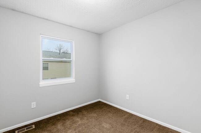 Building Photo - 2560-2566 Sandbury Blvd-2566