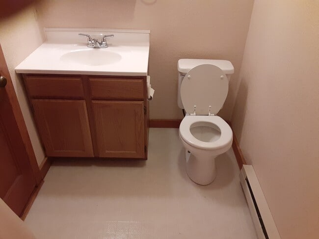 Building Photo - 308-302 E Park St