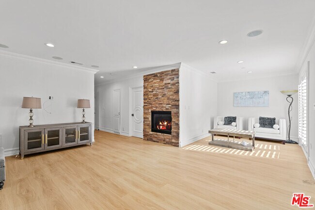 Building Photo - 3677 Eddingham Ave