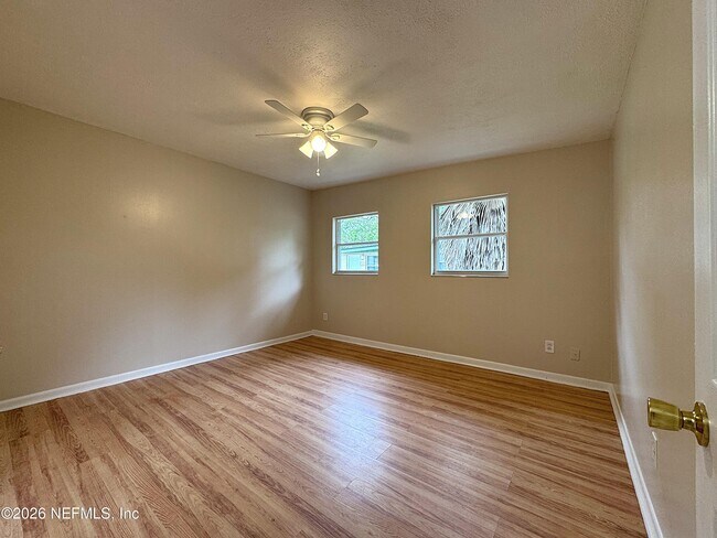 Building Photo - 4464 Spring Glen Rd