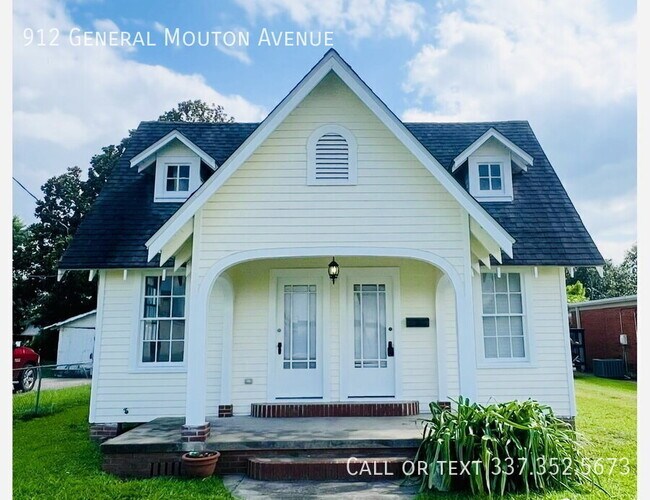 Building Photo - 912 General Mouton Ave