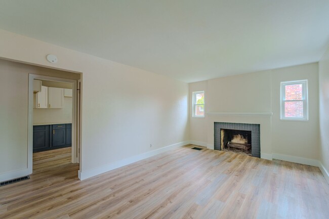 Building Photo - Charming 2-Bedroom Home in Dayton's Belmon...