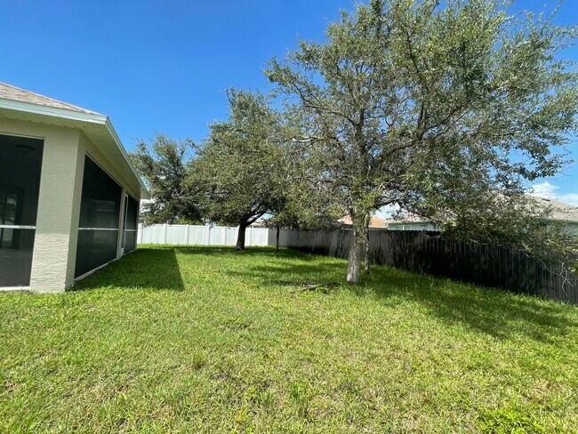 Building Photo - 3131 SW 19th Ave