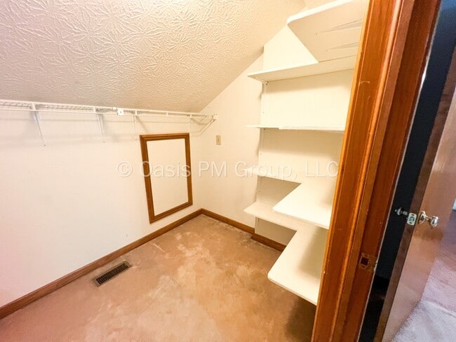 Building Photo - 8575 Kingsley Dr