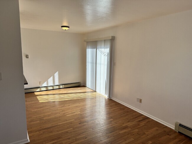 Building Photo - "Charming 3-Bedroom Condo with Hardwood Floors & 2 Full Baths in Golden, CO!"