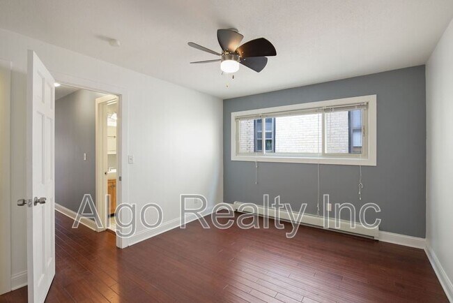 Building Photo - 729 E 16th St